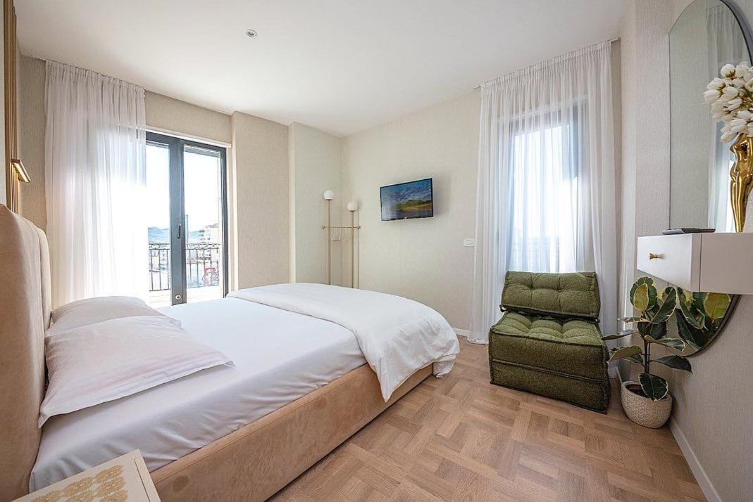 Green Terrace Square View Tirana Esterno foto